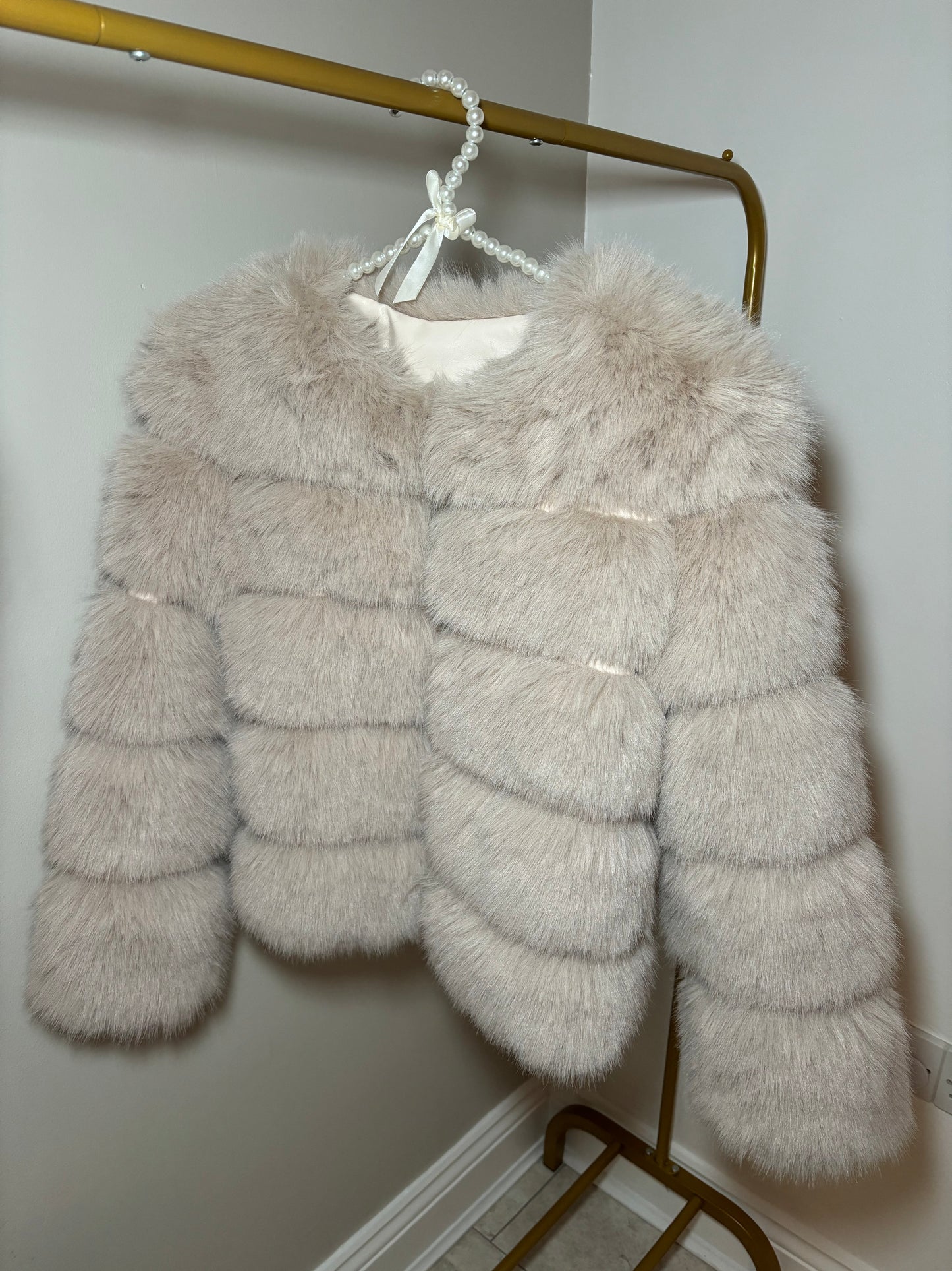 Luxury Cropped 5 Ring Faux Fur- Light Camel