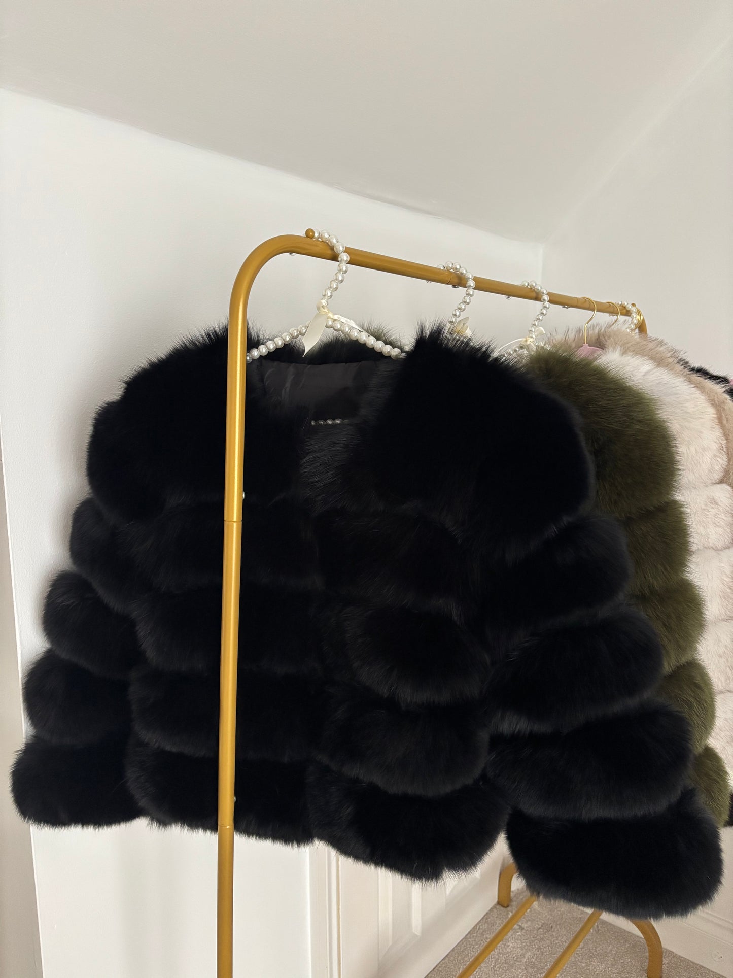 Luxury Cropped 5 Ring Fox Fur- Black